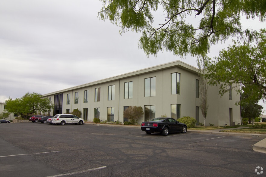 4110 Rio Bravo Dr, El Paso, TX à louer - Photo du bâtiment - Image 3 de 8