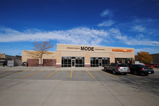 Plus de détails pour 4302 S 13th Ave, Fargo, ND - Commerce de détail à louer