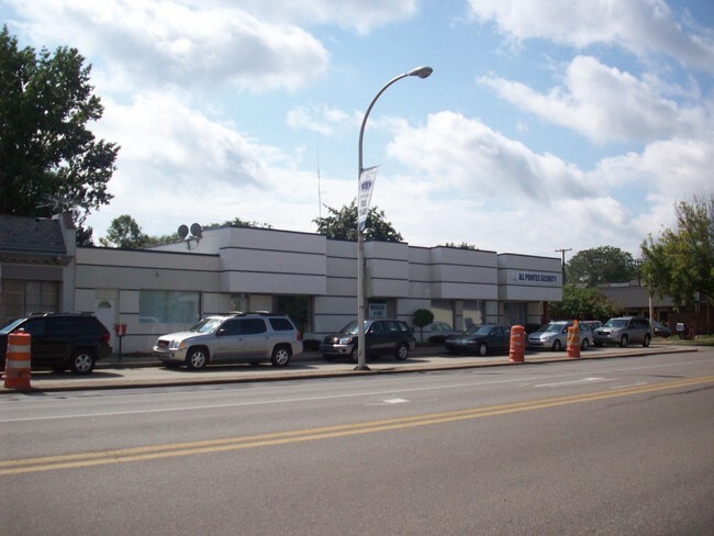 Plus de détails pour 17006 Mack Ave, Grosse Pointe Park, MI - Bureau/Commerce de détail à louer
