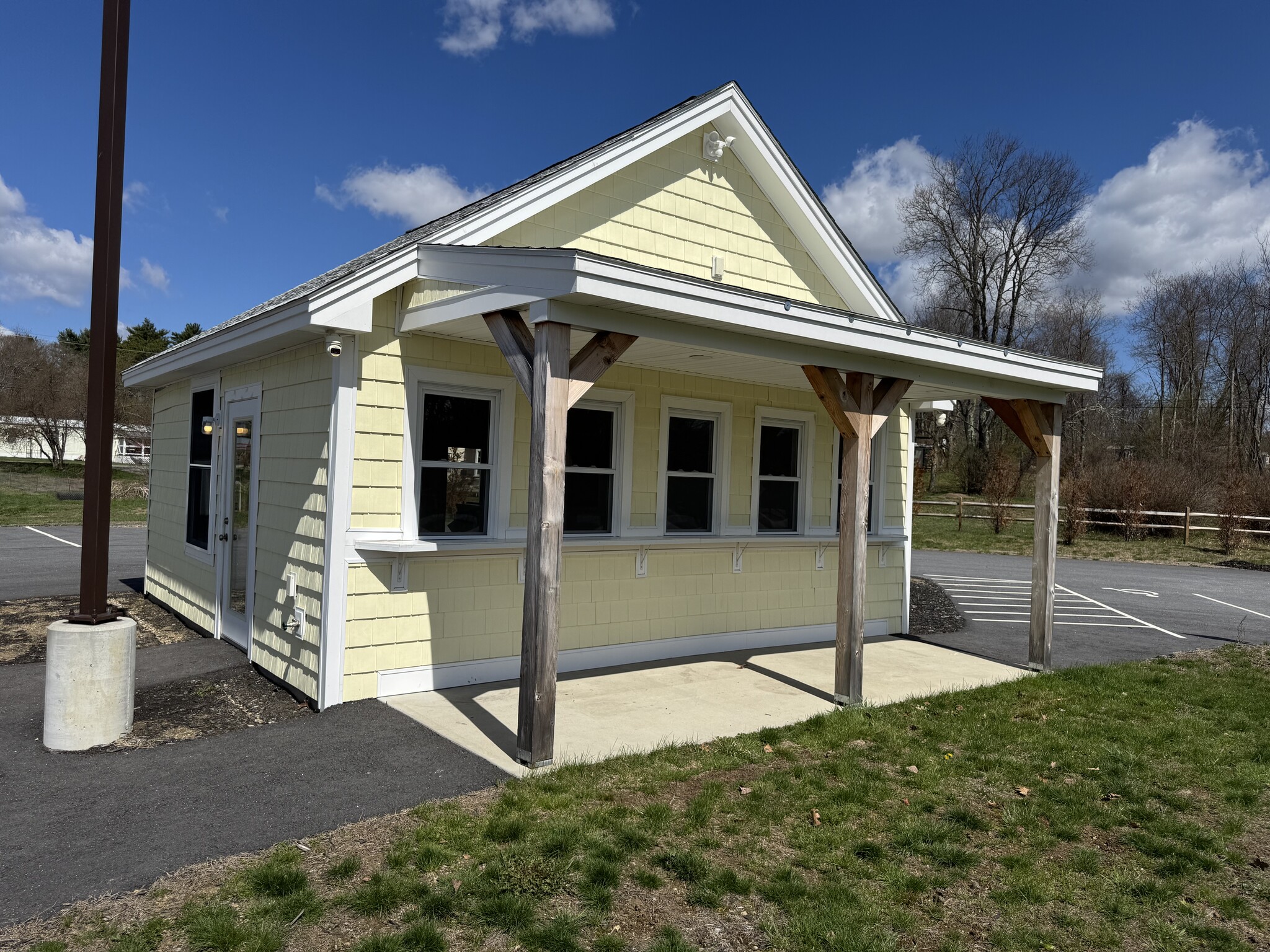 36 Windymere Dr, Epsom, NH for lease Primary Photo- Image 1 of 15