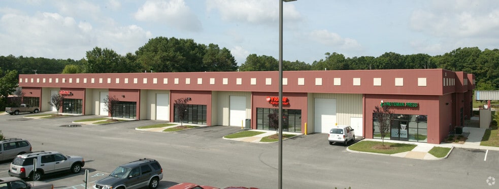 300 Ed Wright Ln, Newport News, VA à louer - Photo du bâtiment - Image 2 de 33