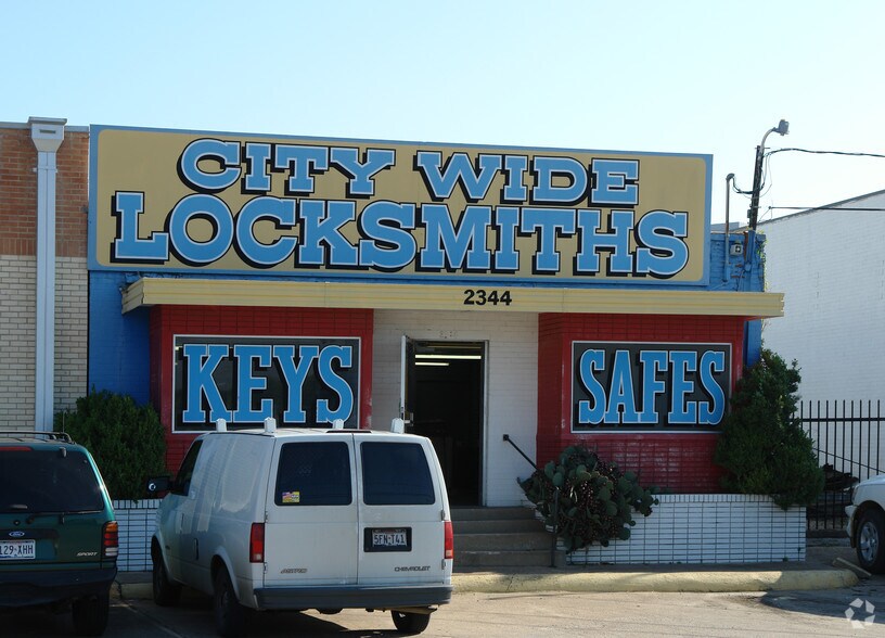 2344 Irving Blvd, Dallas, TX à vendre - Photo du bâtiment - Image 3 de 3