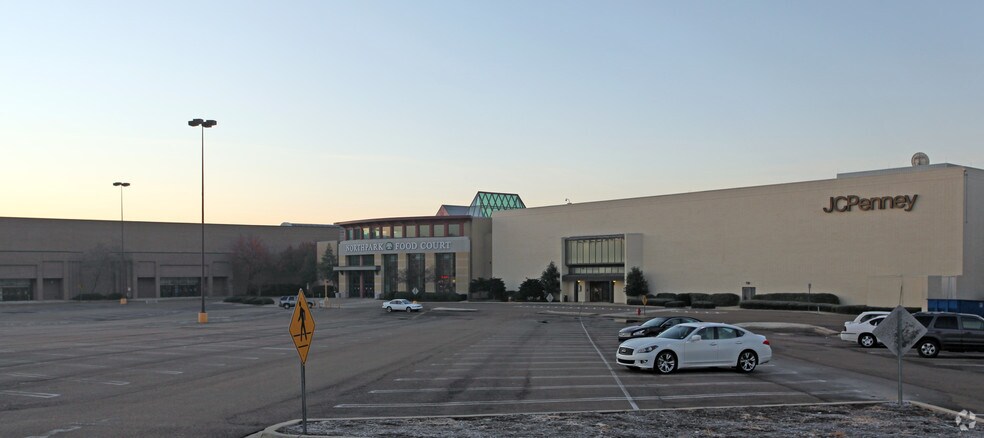 1200 E County Line Rd, Ridgeland, MS à vendre - Photo du bâtiment - Image 2 de 2