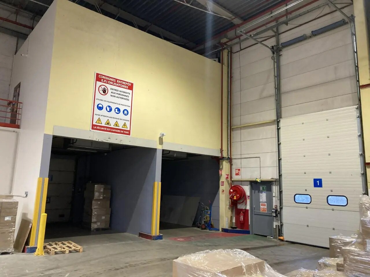 Industrial in Marly-la-Ville for lease Interior Photo- Image 1 of 5