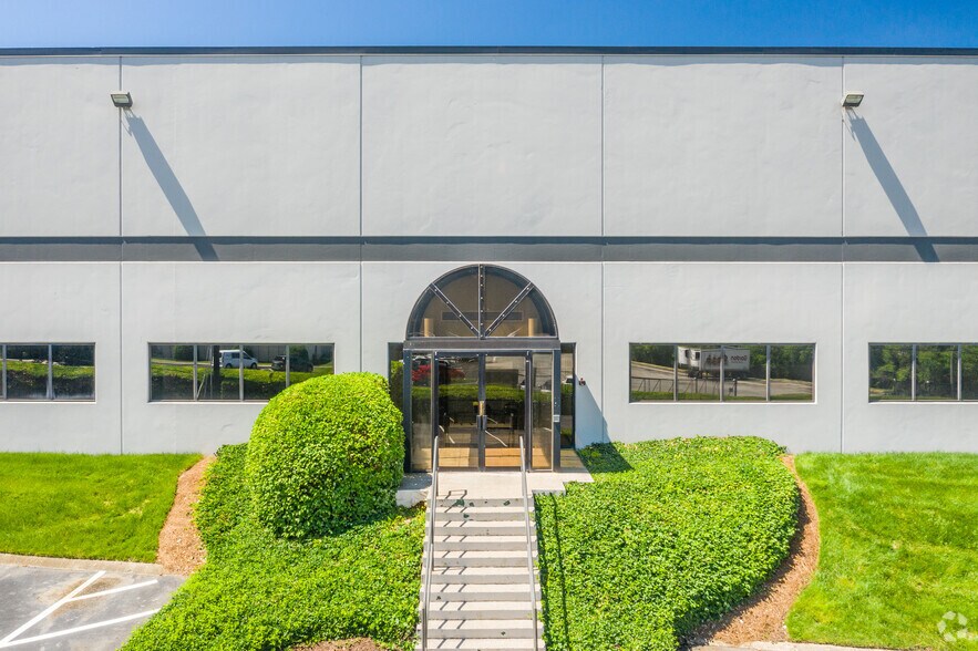 1375 Heil Quaker Blvd, La Vergne, TN à louer - Photo du bâtiment - Image 3 de 5