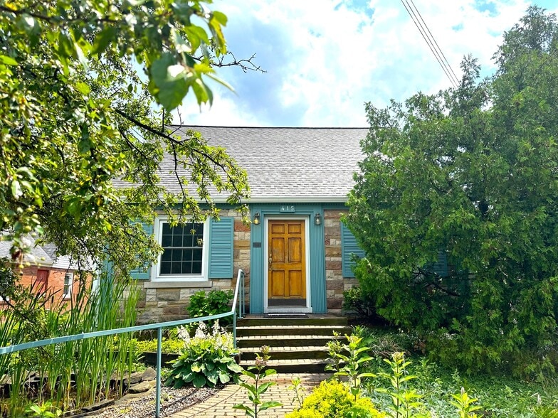 415 W Grand River Ave, East Lansing, MI à vendre - Photo du bâtiment - Image 3 de 37