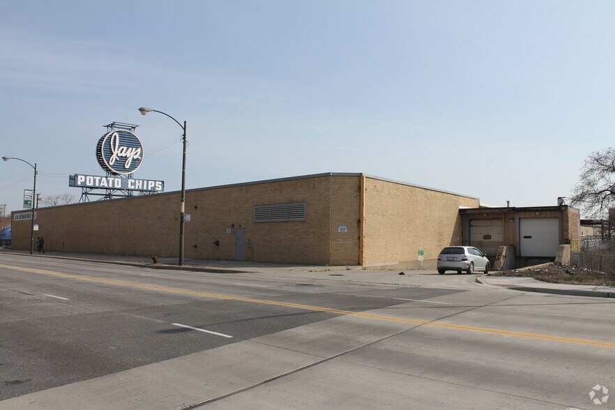 825 E 99th St, Chicago, IL for lease - Building Photo - Image 3 of 8