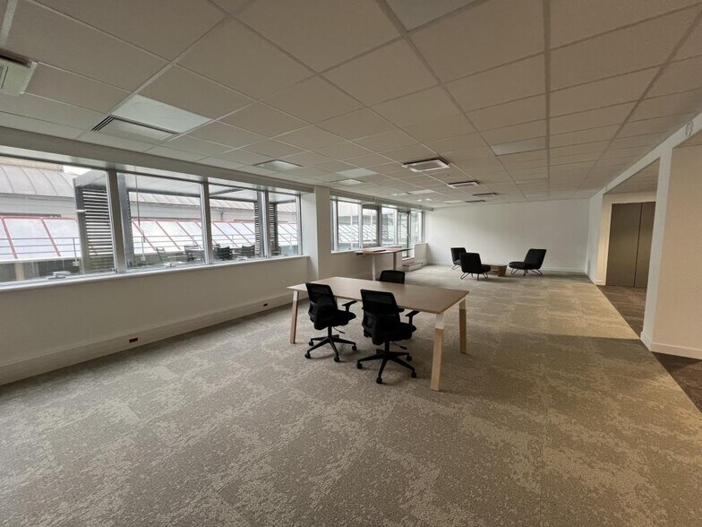 39 Rue Du Gouverneur Général Eboué, Issy-les-Moulineaux à louer - Photo du bâtiment - Image 3 de 13