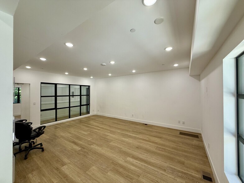 214 Village Blvd, Incline Village, NV à louer - Photo du bâtiment - Image 3 de 10