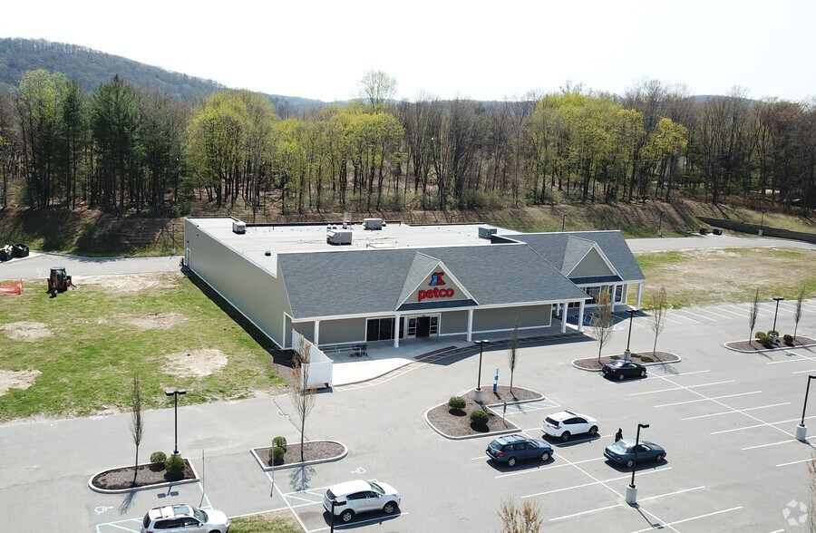 169 Danbury Rd, New Milford, CT à louer - Photo du bâtiment - Image 1 de 8