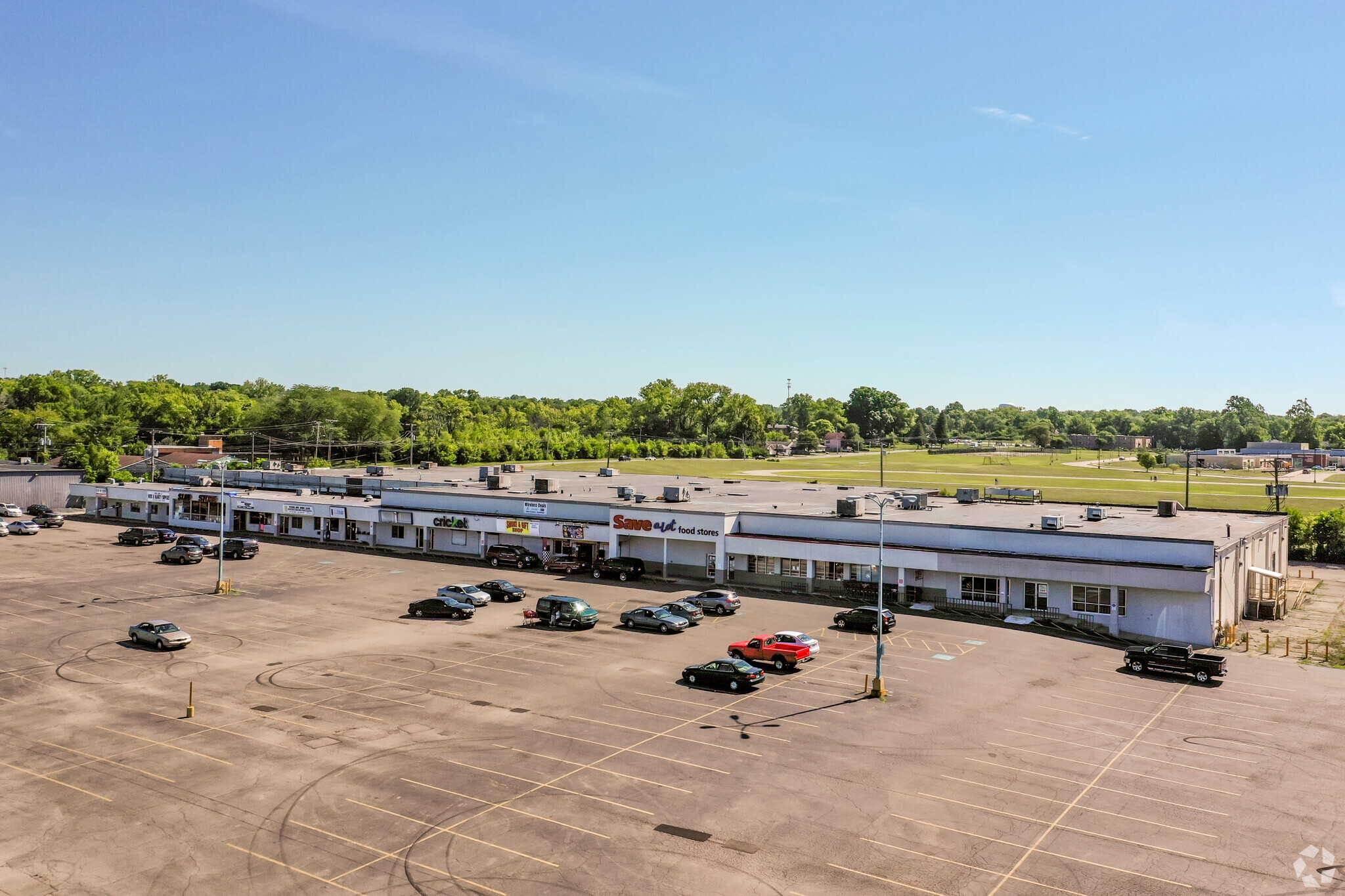 2126-2178 N Gettysburg Ave, Dayton, OH for lease Primary Photo- Image 1 of 5