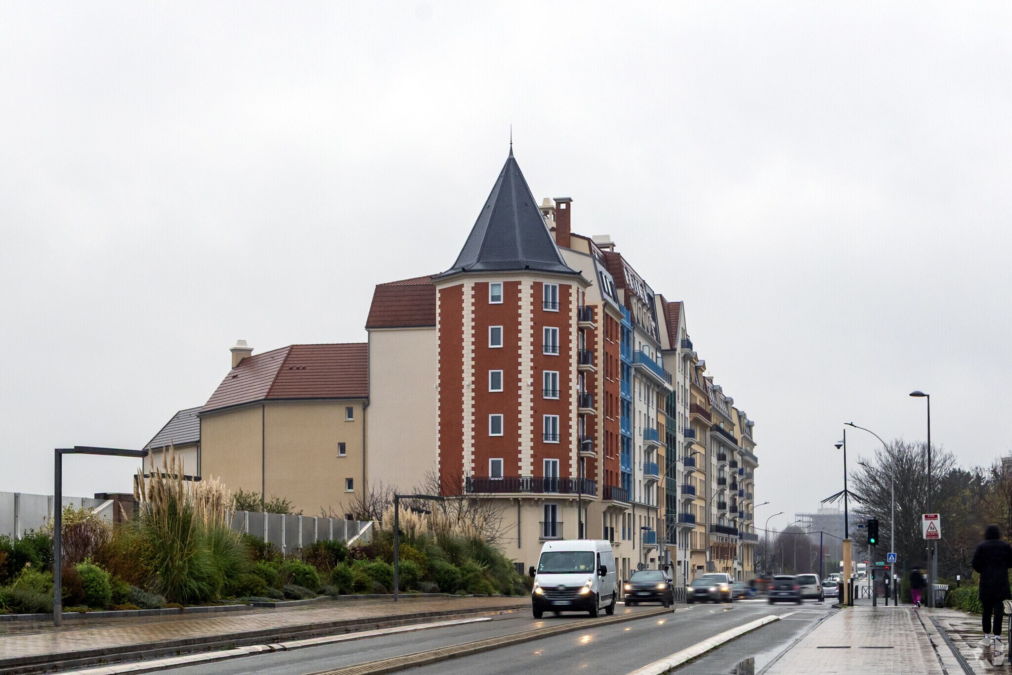 81 Avenue Descartes, Le Blanc-Mesnil for lease Primary Photo- Image 1 of 7