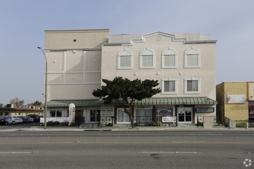 800 S Brookhurst St, Anaheim, CA à louer - Photo du bâtiment - Image 1 de 2