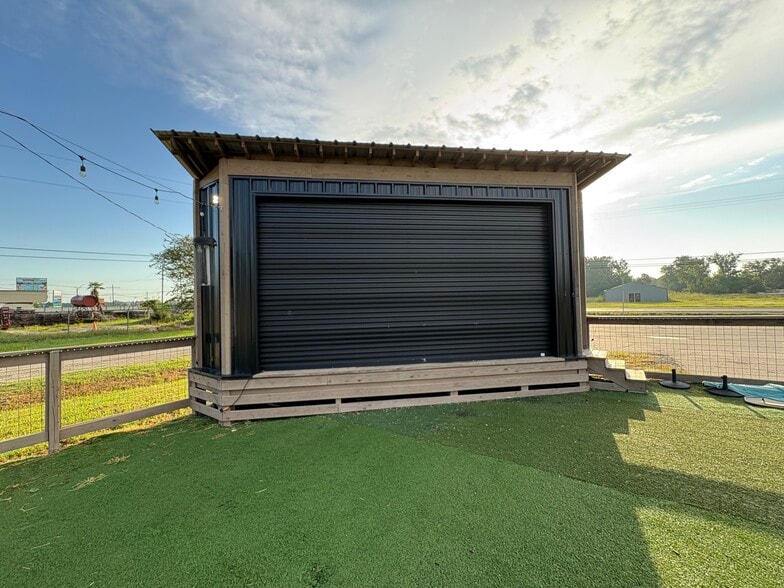 6223 W Roundbunch Rd, Orange, TX for sale - Building Photo - Image 3 of 26