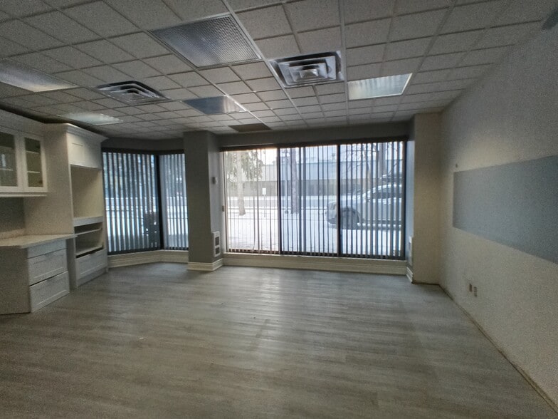 155 Terence Matthews Cres, Ottawa, ON à louer - Photo du bâtiment - Image 3 de 17