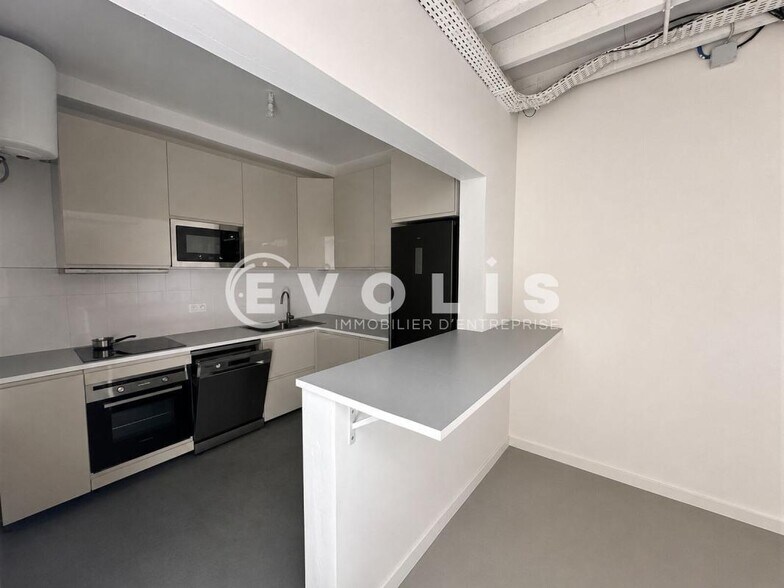 Flex in Malakoff for sale - Building Photo - Image 3 of 21