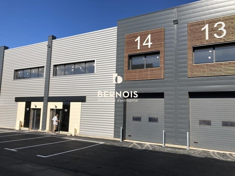 Flex dans Brignoles à louer - Photo du bâtiment - Image 2 de 17