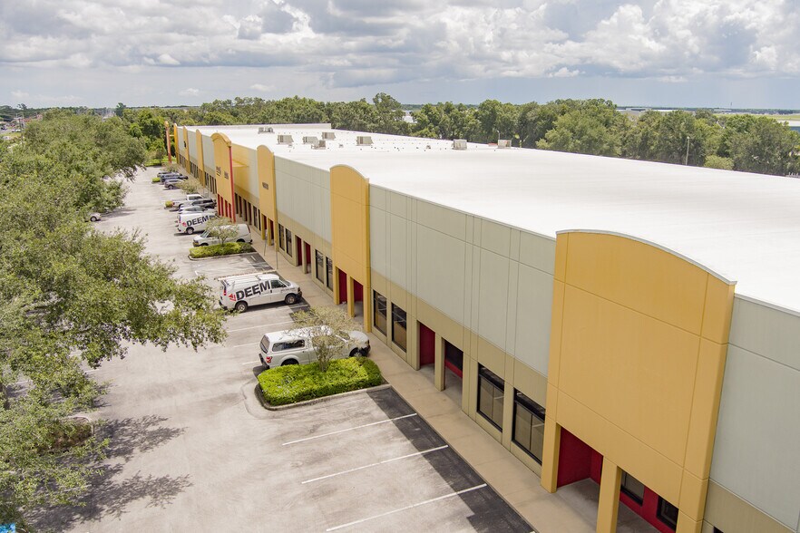 3810 Drane Field Rd, Lakeland, FL à louer - Photo du bâtiment - Image 2 de 5