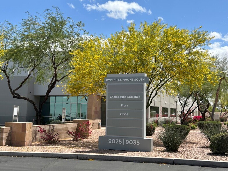 9025 S Kyrene Rd, Tempe, AZ à louer - Photo du bâtiment - Image 3 de 6