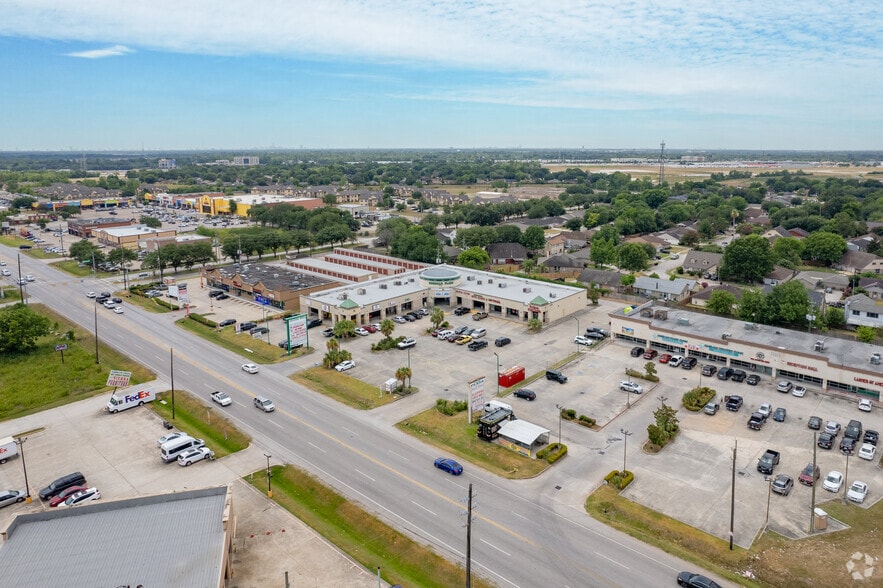 11509 Veterans Memorial Dr, Houston, TX for lease - Aerial - Image 2 of 5