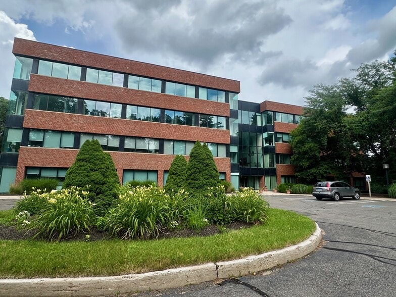 175 Powder Forest Dr, Simsbury, CT for lease - Building Photo - Image 2 of 9