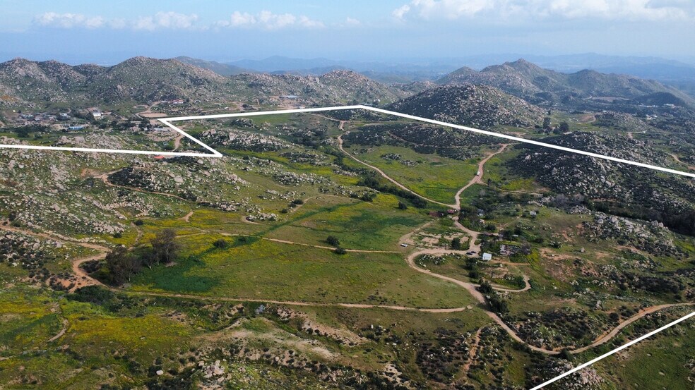 24585 Cam Del Serenah, Perris, CA à louer - Photo du bâtiment - Image 2 de 18