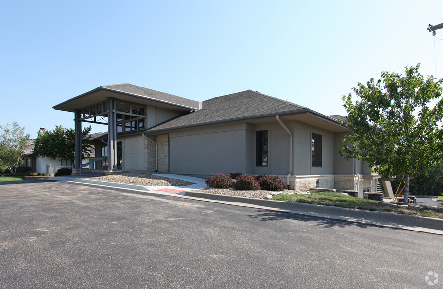 5611 SW Barrington Ct S, Topeka, KS à louer - Photo principale - Image 1 de 18