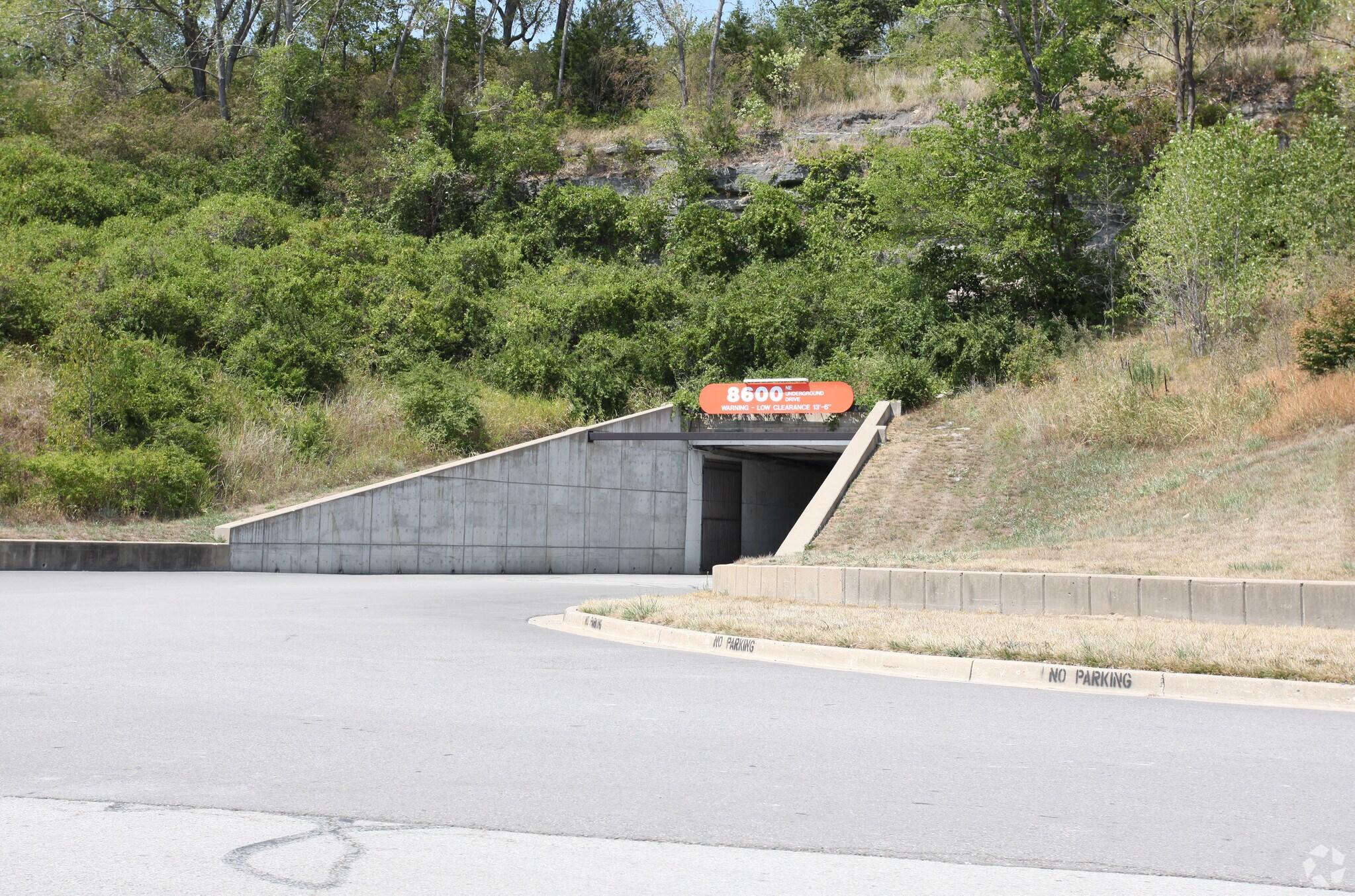 8601 NE Underground Dr, Kansas City, MO à louer Photo principale- Image 1 de 6
