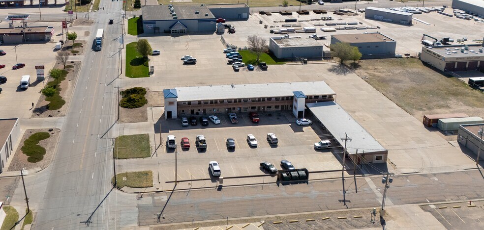 1502 E Fulton St, Garden City, KS à vendre - Photo du bâtiment - Image 3 de 22