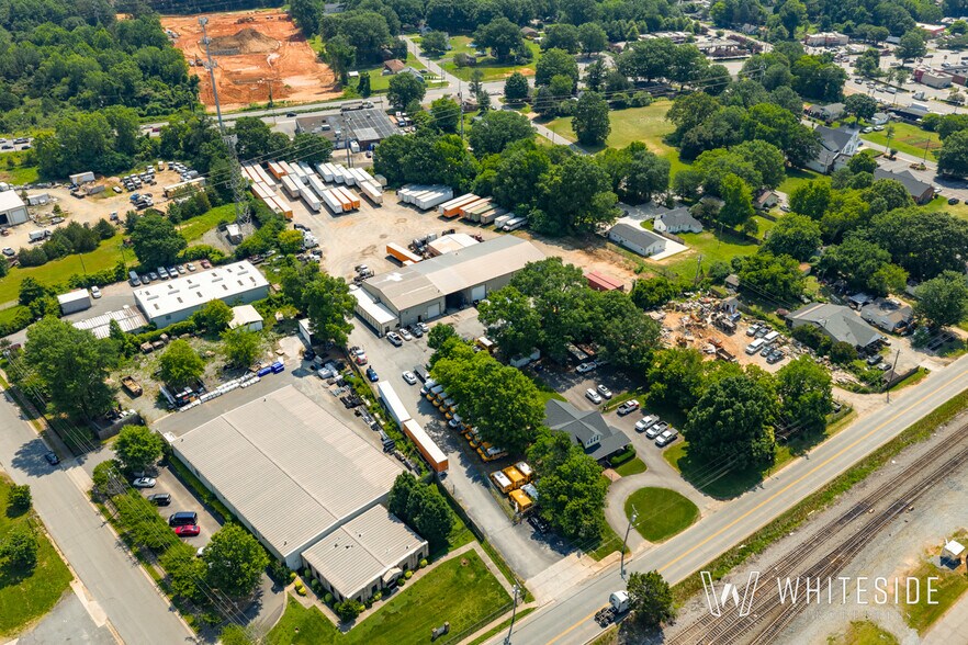 4420 Rozzelles Ferry Rd, Charlotte, NC à vendre - Photo du bâtiment - Image 2 de 4