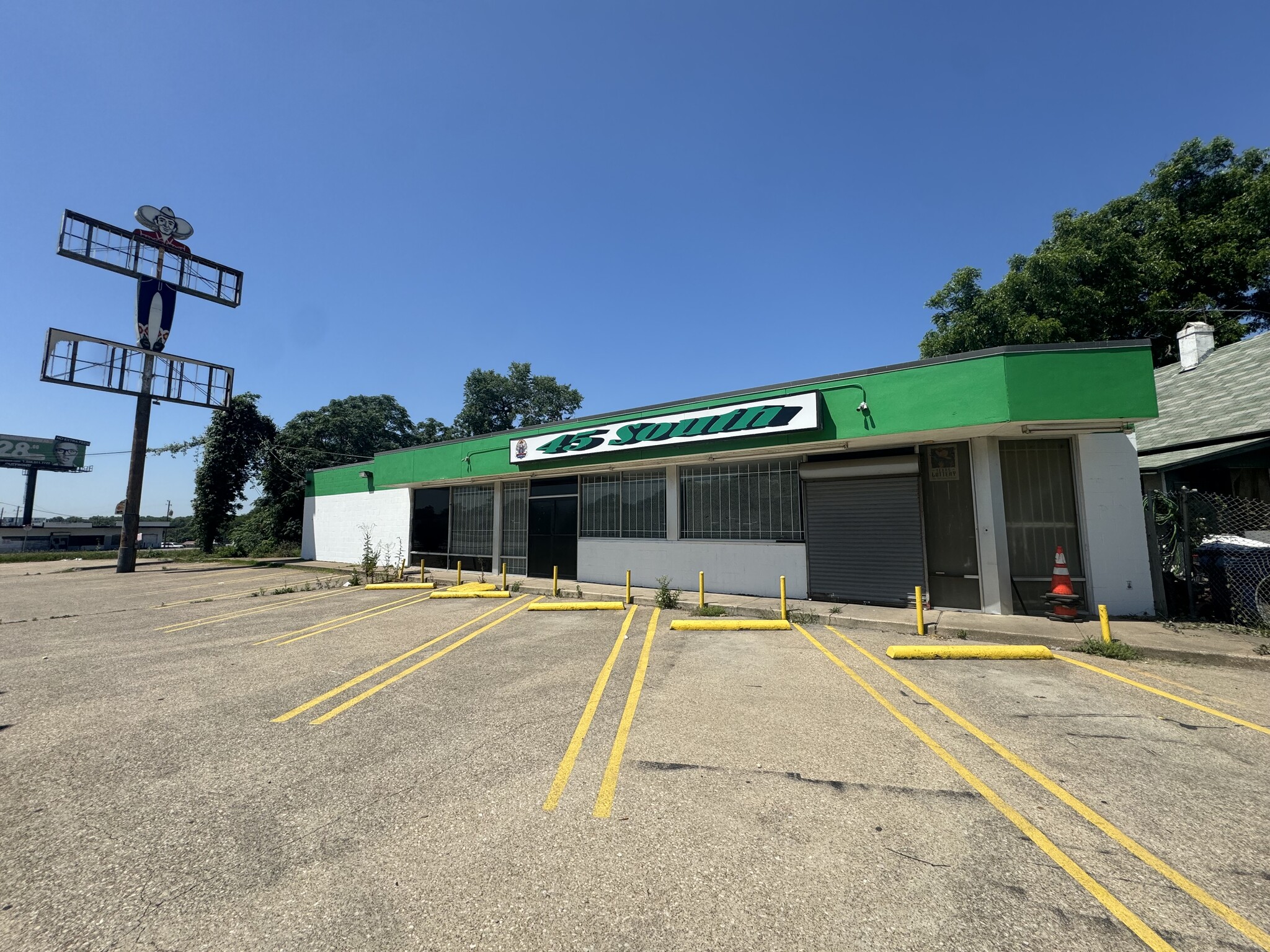 3749 Julius Schepps Fwy, Dallas, TX for lease Primary Photo- Image 1 of 2
