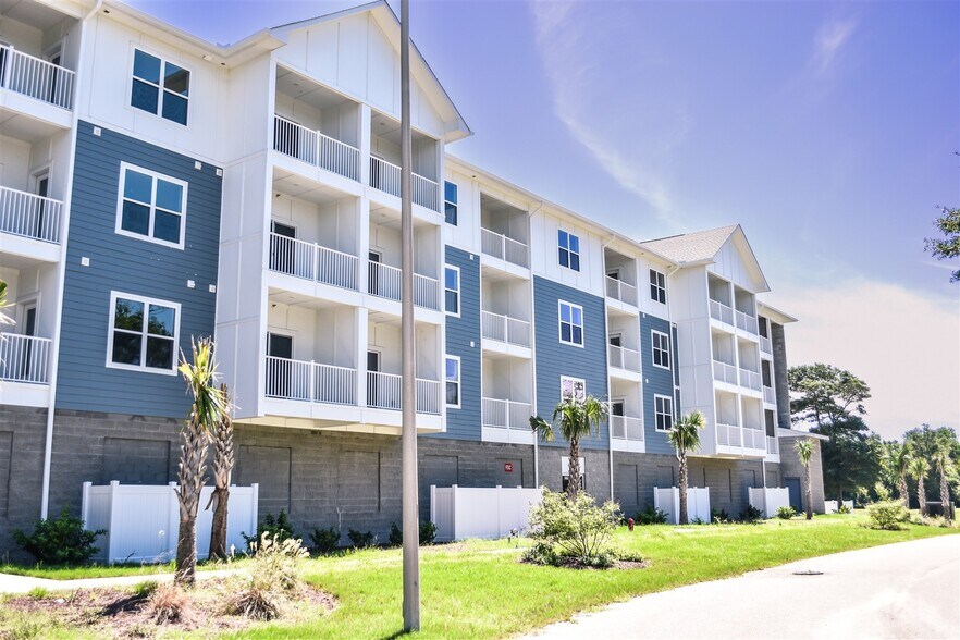 2272 Dolphin Shores Dr SW, Supply, NC à vendre - Photo du bâtiment - Image 2 de 19