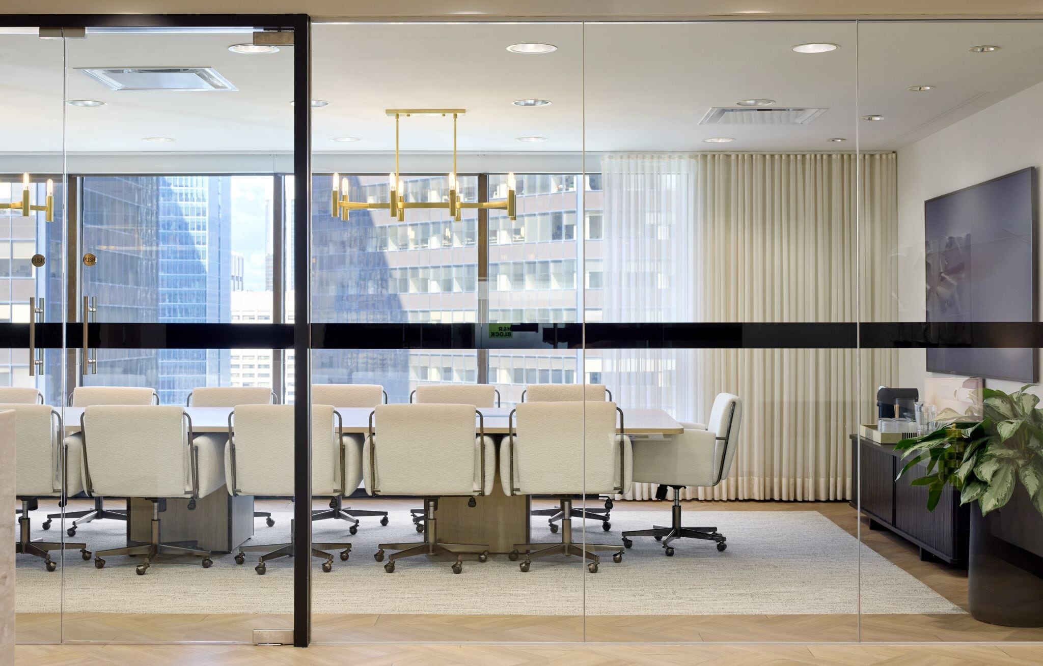 700 2 St SW, Calgary, AB à louer Photo du bâtiment- Image 1 de 10