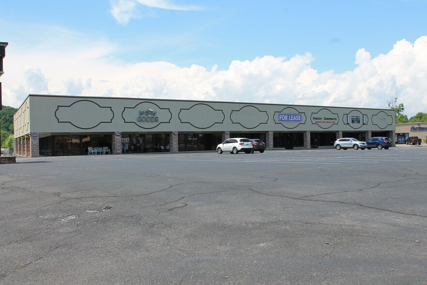 935 Wilcox Ct, Kingsport, TN à louer - Photo du bâtiment - Image 1 de 43