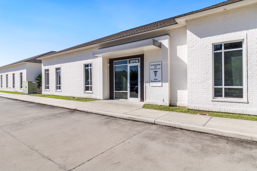 1700 Kaliste Saloom Rd, Lafayette, LA for lease - Building Photo - Image 2 of 15