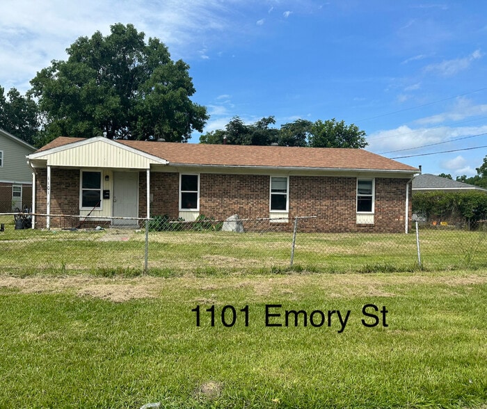 11-Home Portfolio | $270K+ Annual Income portfolio of 11 properties for sale on LoopNet.ca - Building Photo - Image 1 of 20