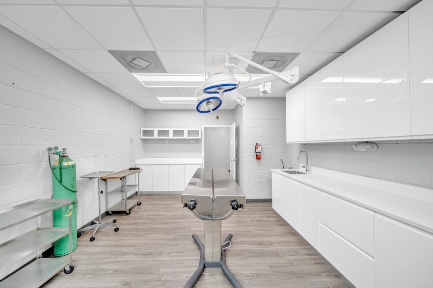 4000 Burke Station Rd, Fairfax, VA for lease - Interior Photo - Image 2 of 30