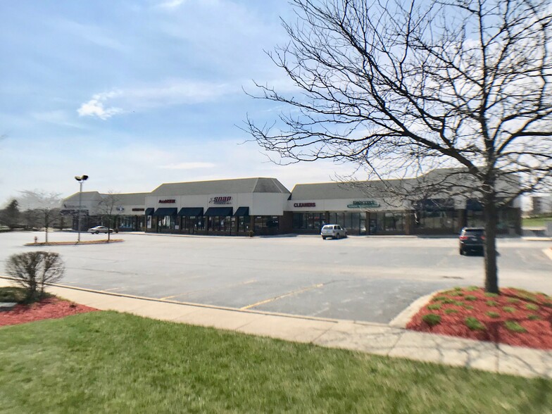 800-860 S Route 83, Mundelein, IL for lease - Building Photo - Image 2 of 5