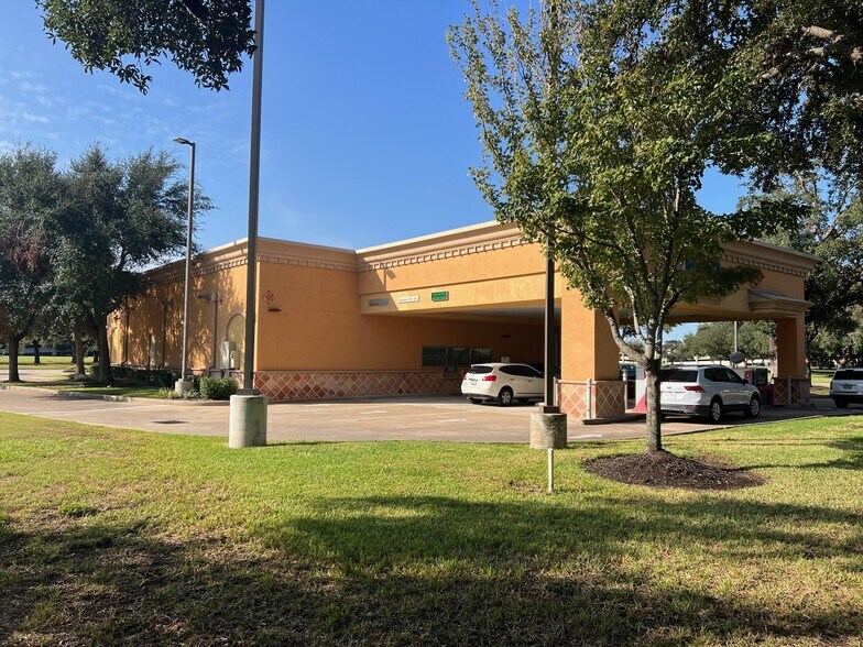 10101 Westheimer Rd, Houston, TX à louer - Photo du bâtiment - Image 3 de 11