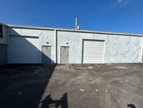 1661 N Dixie Hwy, Pompano Beach, FL for lease Building Photo- Image 2 of 2