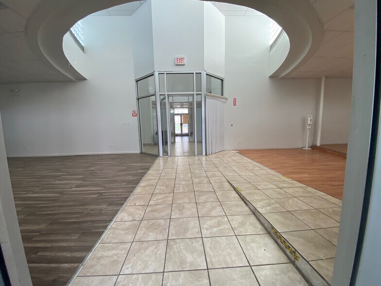 5140 S Ashland Ave, Chicago, IL à vendre - Photo intérieure - Image 3 de 25