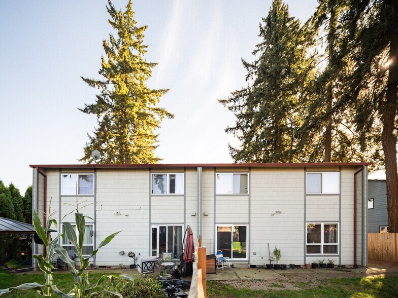 550 SE 5th Ave, Canby, OR à vendre - Photo du bâtiment - Image 2 de 18