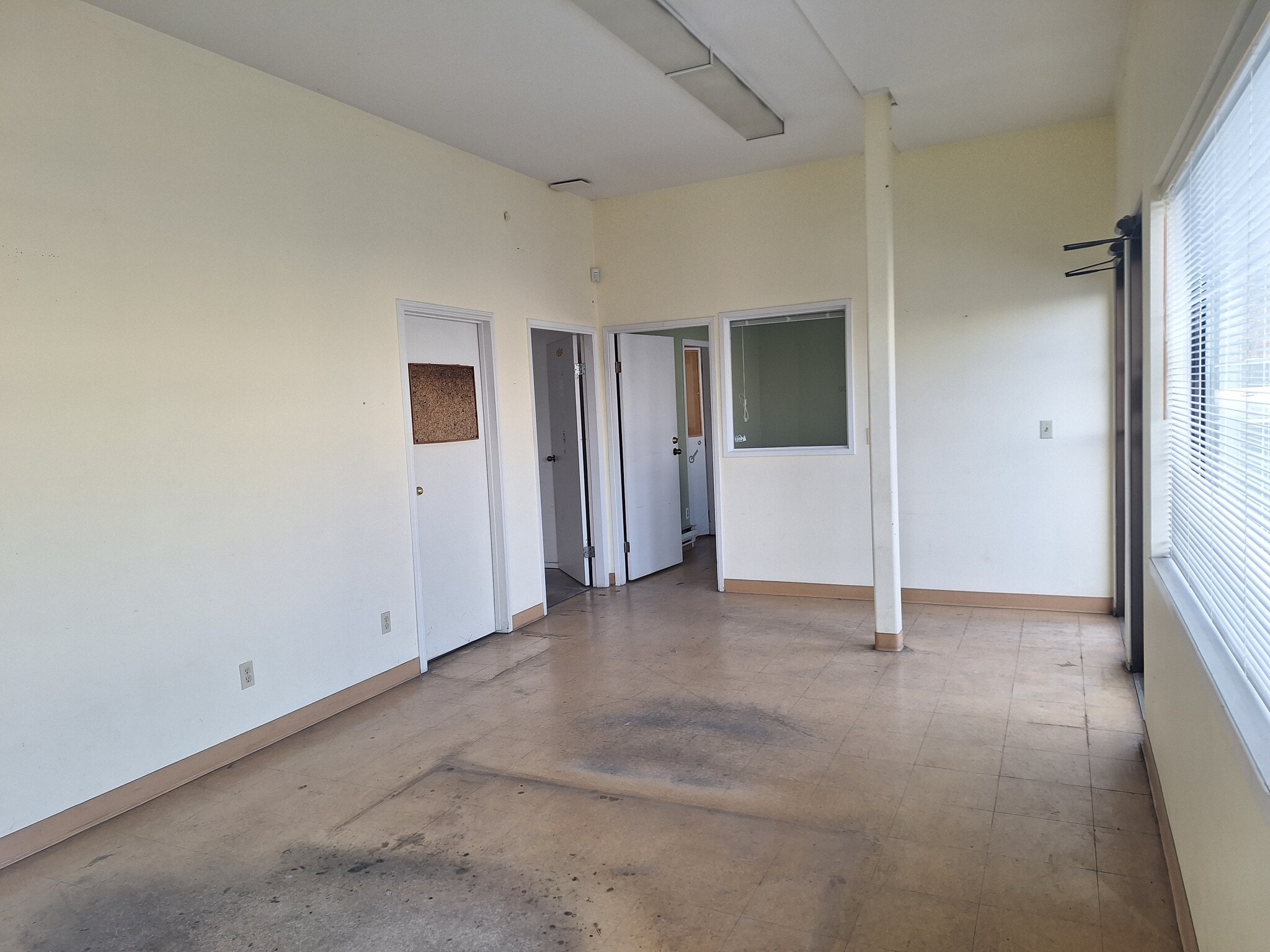 690 Comox Rd, Nanaimo, BC for lease Interior Photo- Image 1 of 10