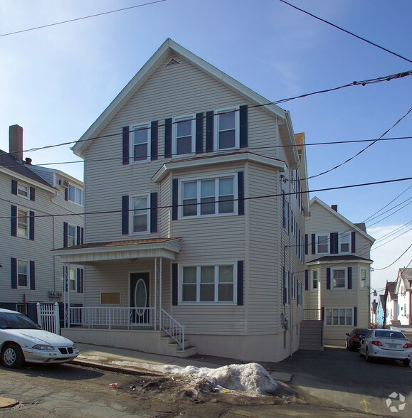 141 Hunter St, Fall River, MA à vendre - Photo principale - Image 1 de 3