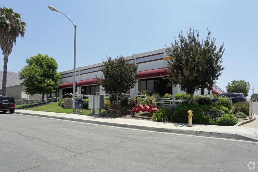 21935 Van Buren St, Grand Terrace, CA à louer - Photo principale - Image 1 de 5