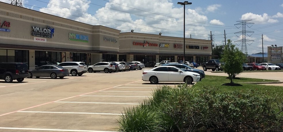 9522 Huffmeister Rd, Houston, TX à louer - Photo du bâtiment - Image 2 de 16