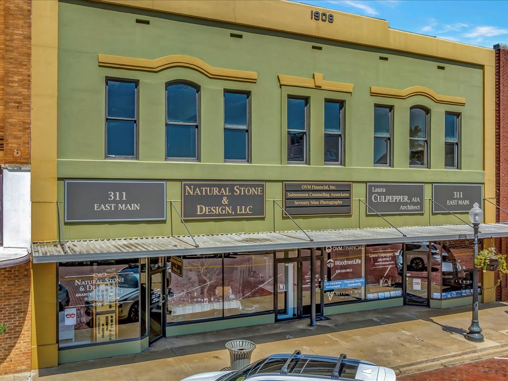 311 E Main St, Nacogdoches, TX à vendre Photo du bâtiment- Image 1 de 1