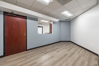 20750 Ventura Blvd, Woodland Hills, CA for lease Building Photo- Image 2 of 6