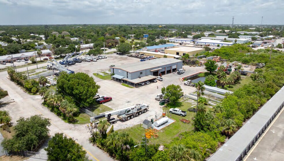 936 Old Dixie Hwy, Vero Beach, FL à louer - Photo du bâtiment - Image 2 de 16