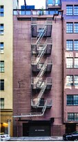 Private Robotic Parking Tower - Entrepôt